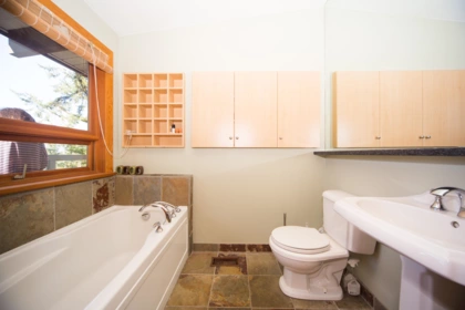 Basement Recreation Room Photo of 170 Highview Place, Lions Bay, BC