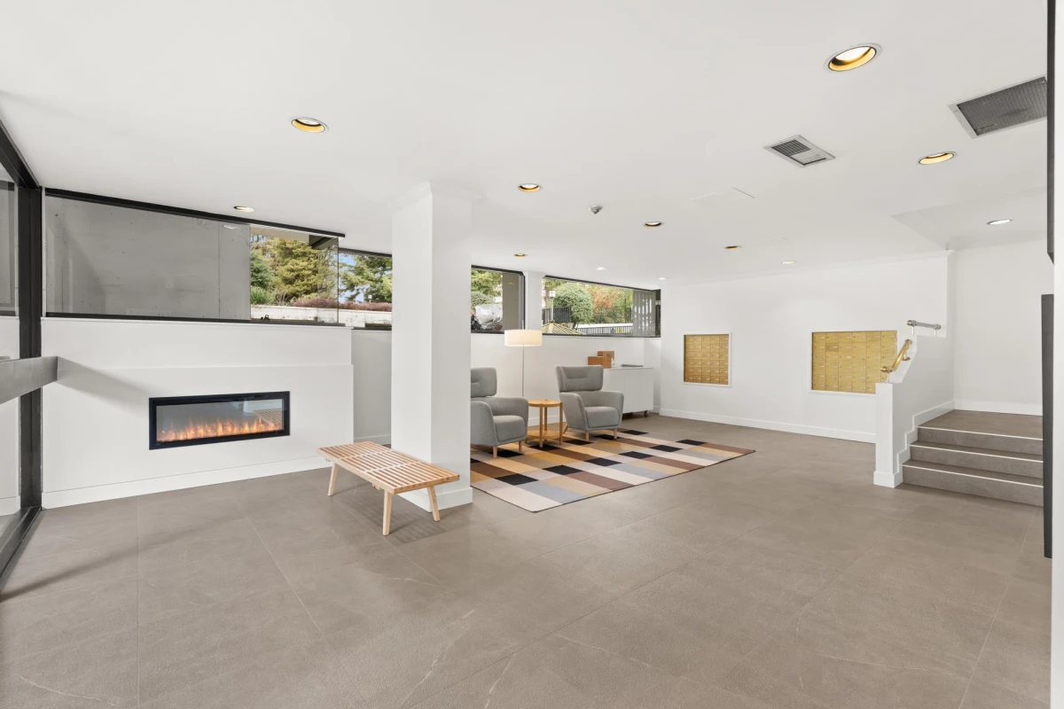 Family Room Photo of 704 650 16th Street, West Vancouver, BC
