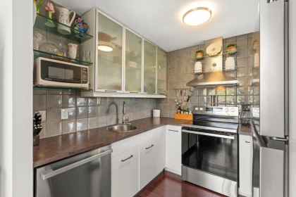 Mudroom Photo of 704 650 16th Street, West Vancouver, BC