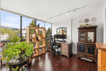 Office / Den Photo of 704 650 16th Street, West Vancouver, BC