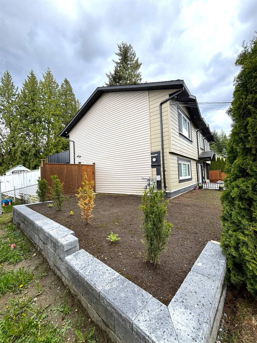 Living Room Photo of 32545 Ptarmigan Drive, Mission, BC