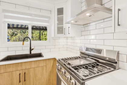 Kitchen Island Photo of 32545 Ptarmigan Drive, Mission, BC