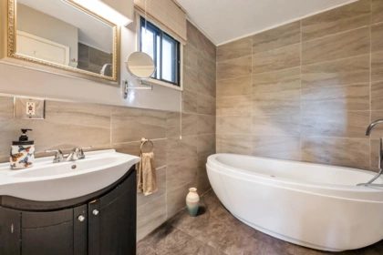 Primary Bathroom Photo of 17300 26 Avenue, Surrey, BC