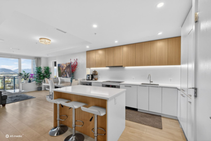 Kitchen Photo of 2602 13318 104 Avenue, Surrey, BC