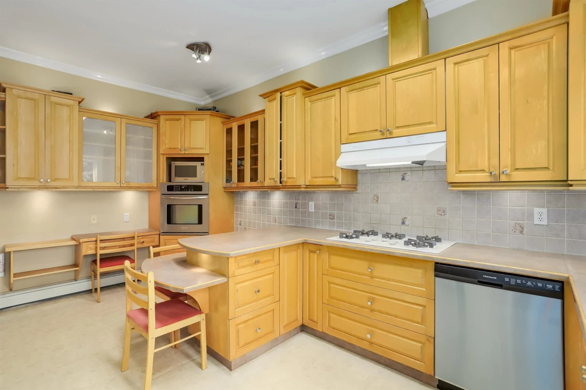 Dining Area Photo of 7546 12th Avenue, Burnaby, BC
