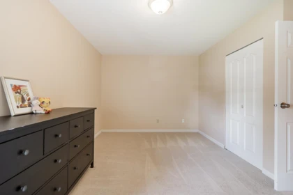 Entry Foyer Photo of 12946 66a Avenue, Surrey, BC
