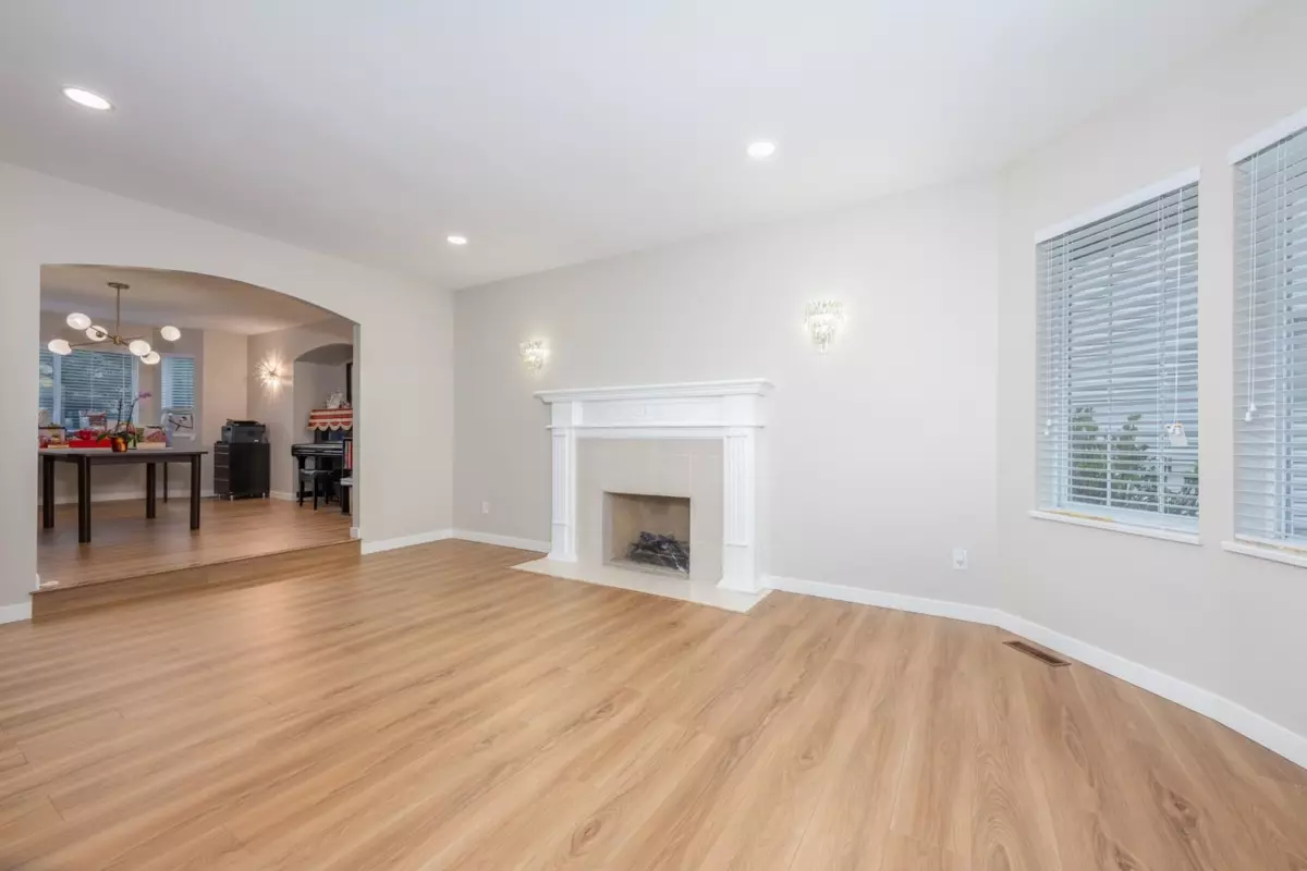 Dining Area Photo of 418 Balfour Drive, Coquitlam, BC