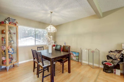 Kitchen Island Photo of 6280 Yeats Crescent, Richmond, BC