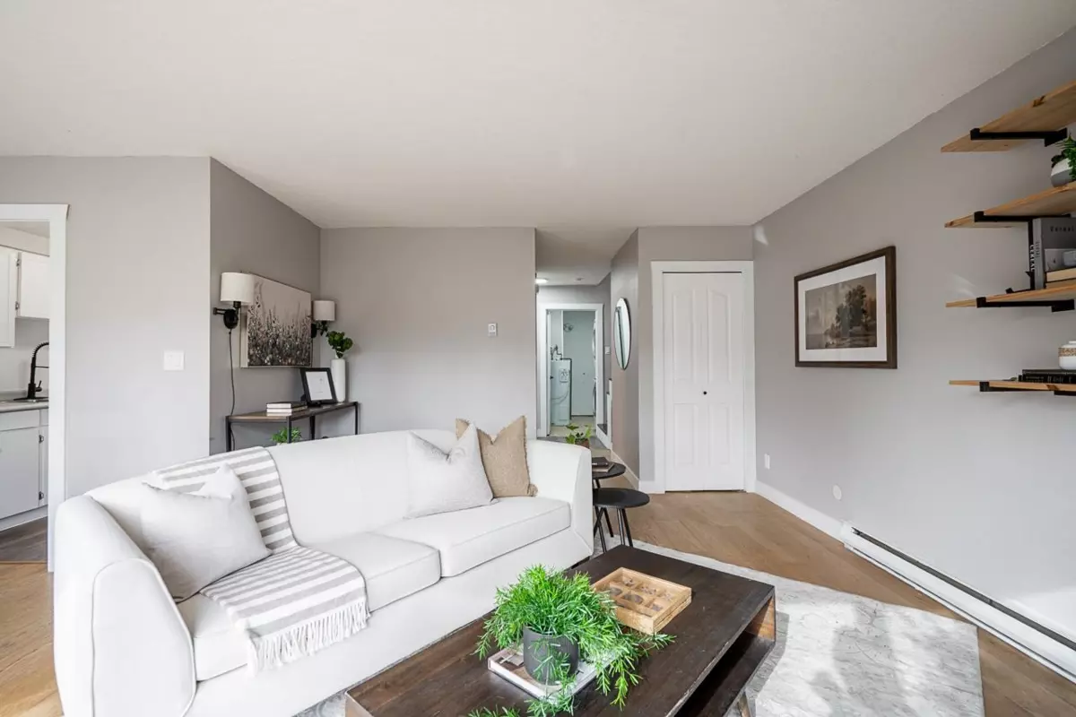 Living Room Photo of 35 46689 First Avenue, Chilliwack, BC