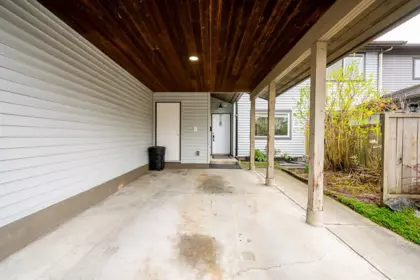 Hallway Photo of 35 46689 First Avenue, Chilliwack, BC