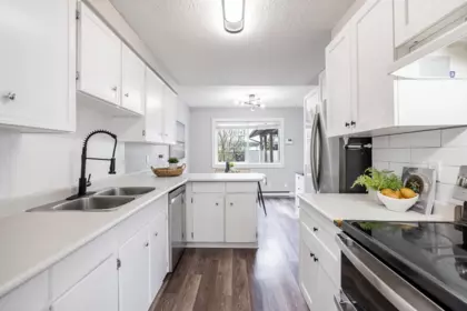 Kitchen Photo of 35 46689 First Avenue, Chilliwack, BC