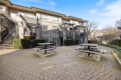 Garden / Landscaping Photo of 209 3399 Noel Drive, Burnaby, BC