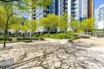Outdoor Kitchen Photo of 2803 111 W Georgia Street, Vancouver, BC