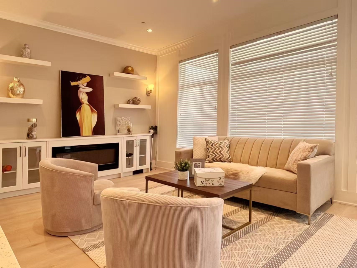 Family Room Photo of 3 1426 Finlay Street, White Rock, BC