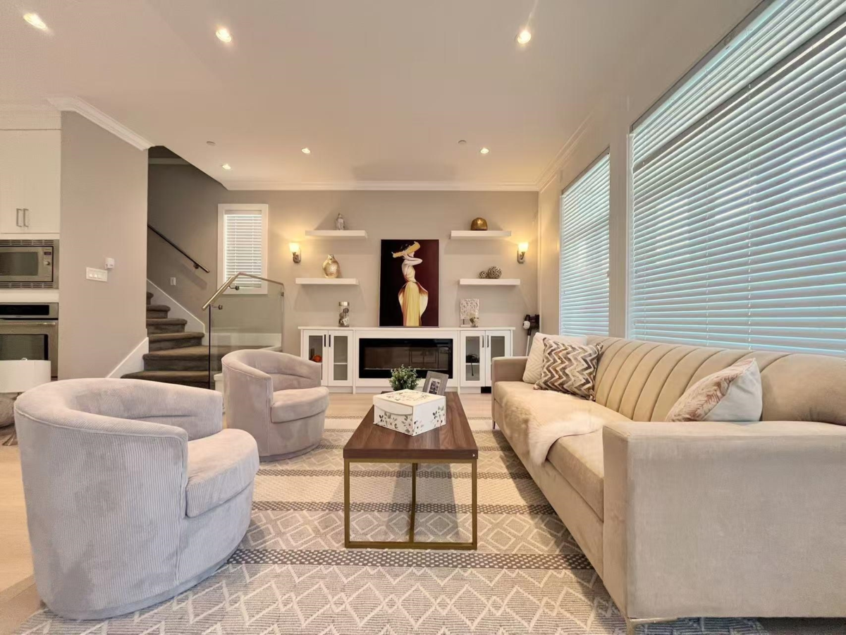 Living Room Photo of 3 1426 Finlay Street, White Rock, BC