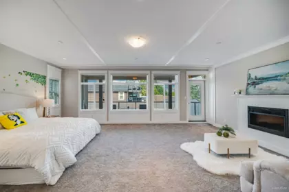 Basement Recreation Room Photo of 3 1426 Finlay Street, White Rock, BC