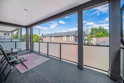 Entry Foyer Photo of 3 1426 Finlay Street, White Rock, BC