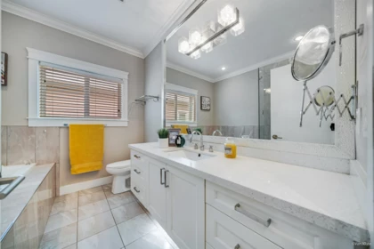 Hallway Photo of 3 1426 Finlay Street, White Rock, BC