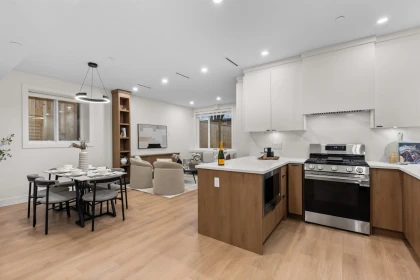 Kitchen Island Photo of 2 435 E 47th Avenue, Vancouver, BC