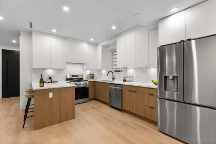 Kitchen Photo of 2 435 E 47th Avenue, Vancouver, BC