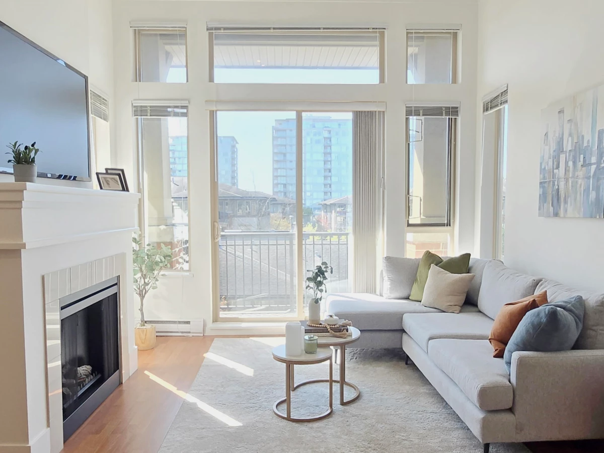 Family Room Photo of 1427 5133 Garden City Road, Richmond, BC