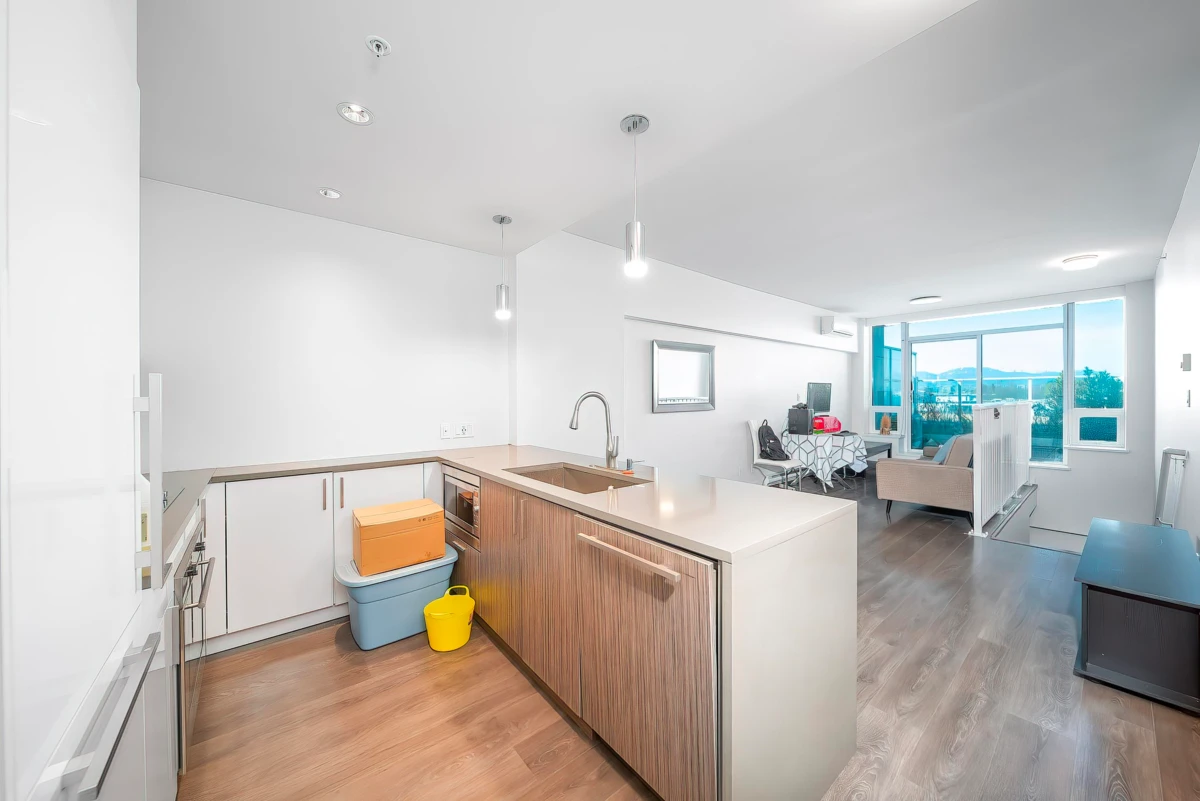 Living Room Photo of 515 5599 Cooney Road, Richmond, BC