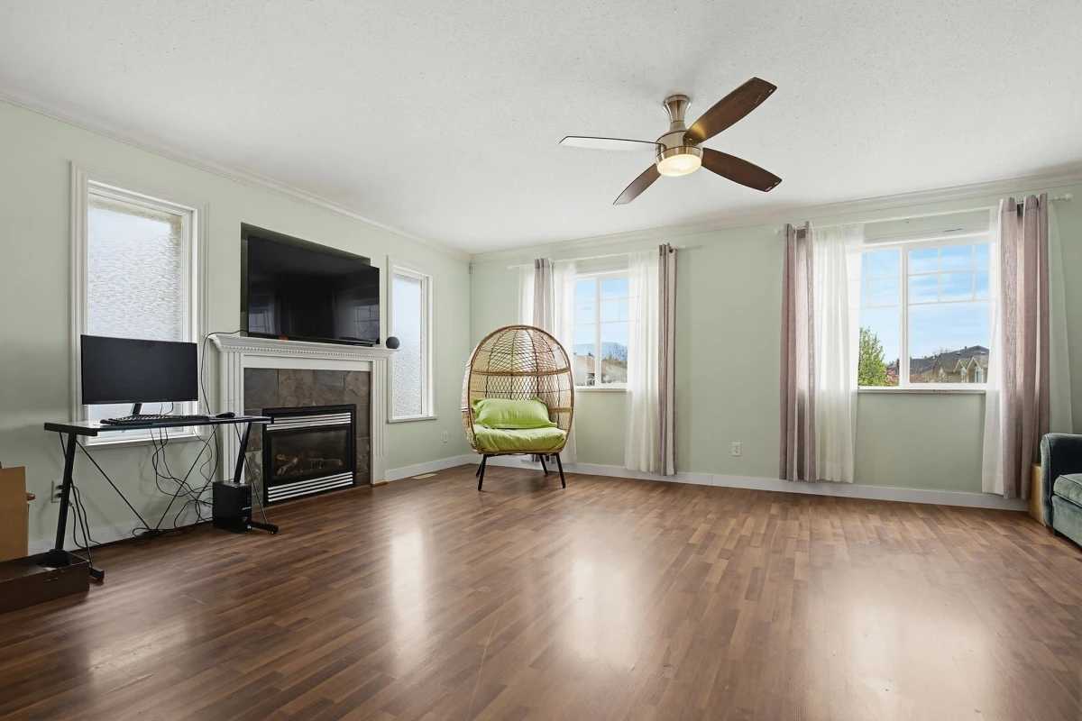 Dining Area Photo of 8627 Henderson Street, Mission, BC