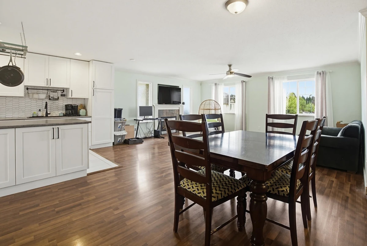 Living Room Photo of 8627 Henderson Street, Mission, BC