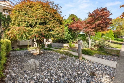 346 W 14th Street, North Vancouver, BC, North Vancouver — Half Duplex for sale