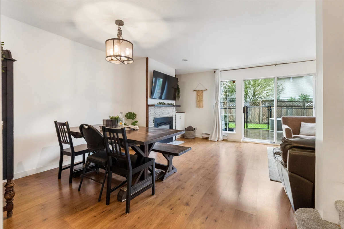Dining Area Photo of 106 5360 201 Street, Langley, BC