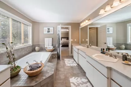 Guest Bathroom Photo of 12076 57 Avenue, Surrey, BC