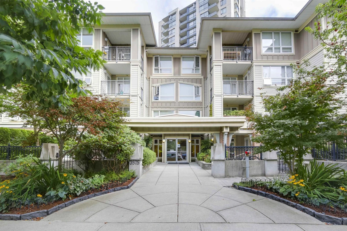Living Room Photo of 301 3575 Euclid Avenue, Vancouver, BC