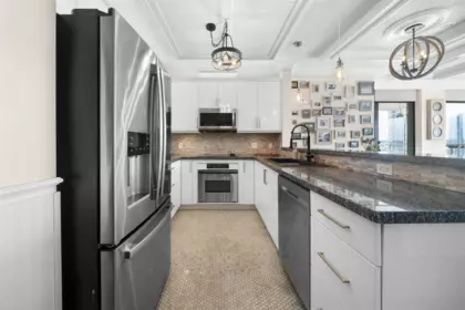 Kitchen Island Photo of 1906 4132 Halifax Street, Burnaby, BC
