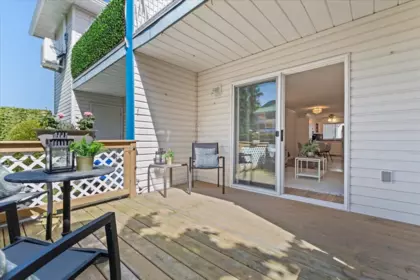 Entry Foyer Photo of 3 45435 Knight Road, Chilliwack, BC