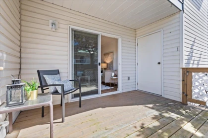 Hallway Photo of 3 45435 Knight Road, Chilliwack, BC