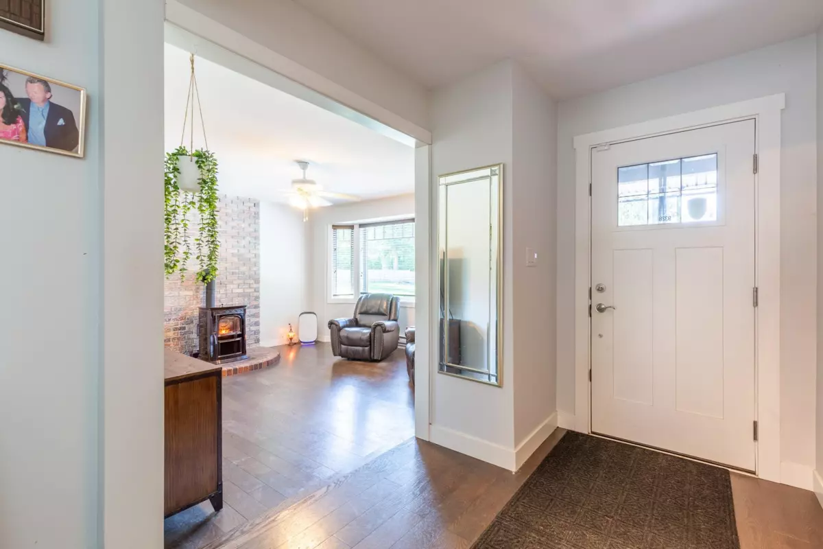 Family Room Photo of 9328 Larkspur Avenue, Mission, BC
