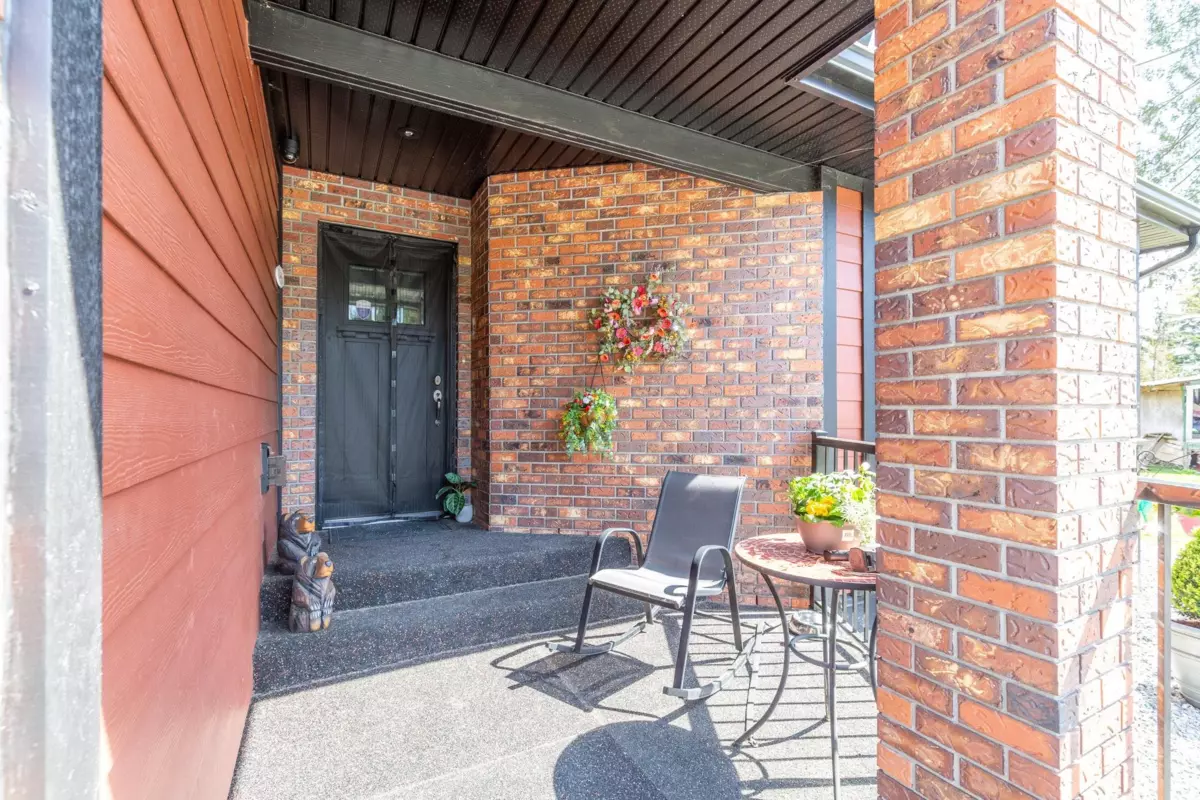 Living Room Photo of 9328 Larkspur Avenue, Mission, BC