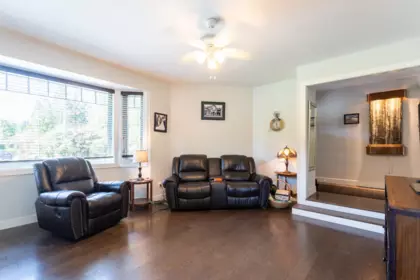 Kitchen Island Photo of 9328 Larkspur Avenue, Mission, BC