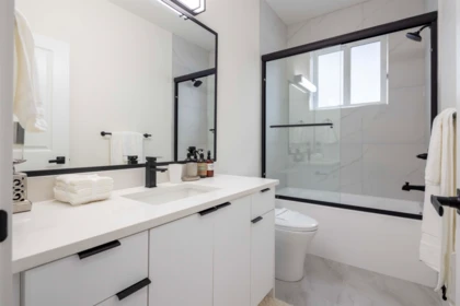 Guest Bathroom Photo of 7707 197 Street, Langley, BC