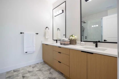 Powder Room Photo of 7707 197 Street, Langley, BC