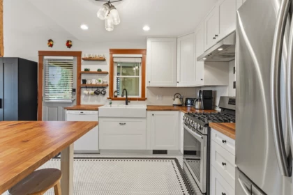 Breakfast Nook Photo of 905 Third Avenue, New Westminster, BC