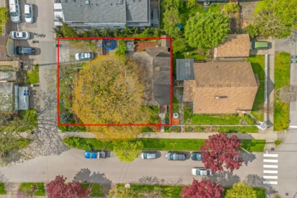 Front Yard Photo of 905 Third Avenue, New Westminster, BC
