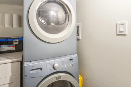 Laundry Room Photo of 905 Third Avenue, New Westminster, BC