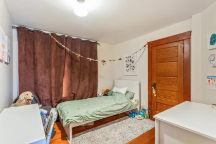 Powder Room Photo of 905 Third Avenue, New Westminster, BC