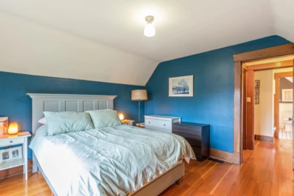 Walk-In Closet Photo of 905 Third Avenue, New Westminster, BC