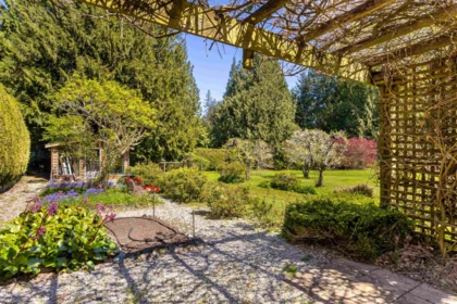 Breakfast Nook Photo of 7904 Redrooffs Road, Halfmoon Bay, BC