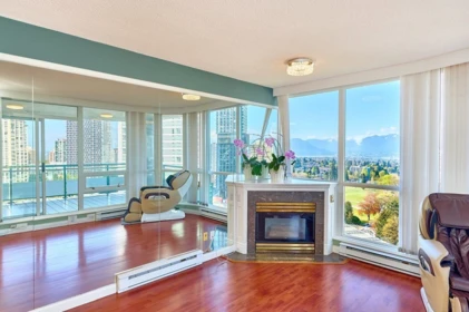 Kitchen Island Photo of 17F 6128 Patterson Avenue, Burnaby, BC