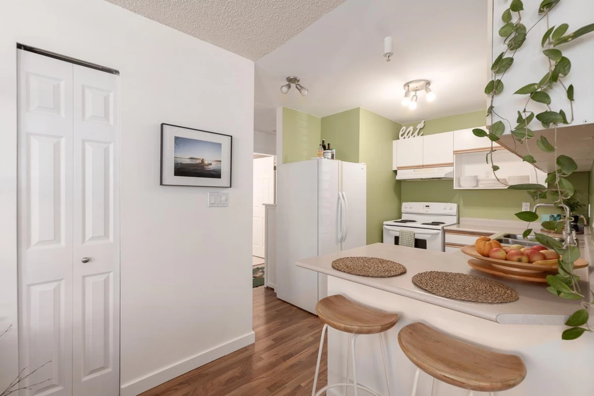 Dining Area Photo of A101 40100 Willow Crescent, Squamish, BC