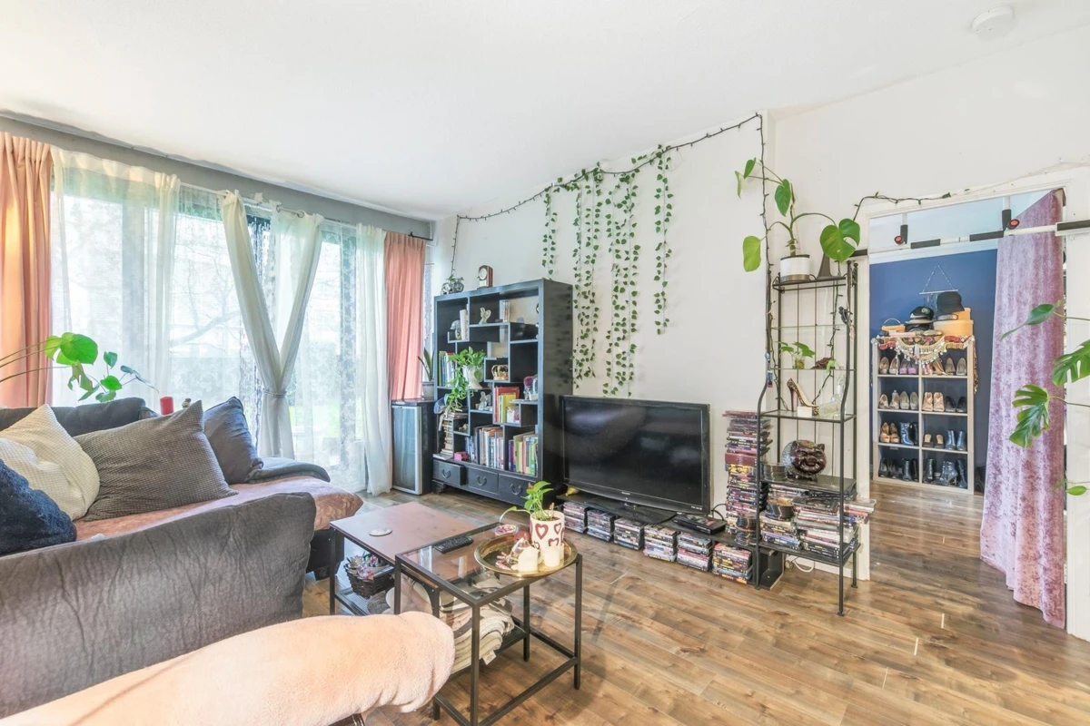 Family Room Photo of 101 828 Agnes Street, New Westminster, BC