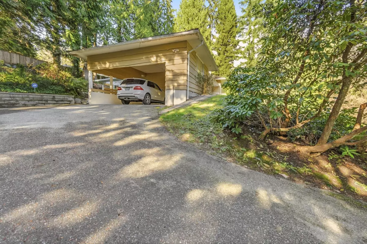 Dining Area Photo of 315 Stevens Drive, West Vancouver, BC